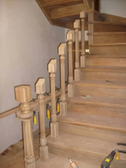 Winders pentru instalarea special de scări de lemn cu mâinile lor (foto și video)