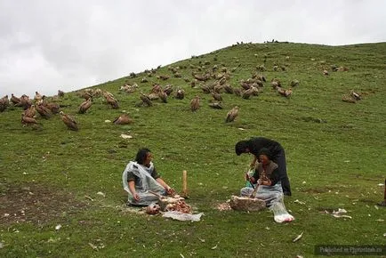 ritual straniu de „îngropare ceresc“ în Tibet, umkra