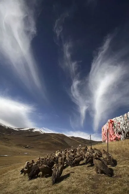 ritual straniu de „îngropare ceresc“ în Tibet, umkra