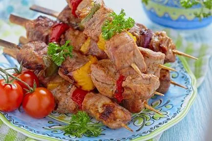 Sertés pác a legfinomabb hús lágy volt, főzzük szabadban kebab, fül