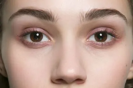Основните техники за грим за малки очи