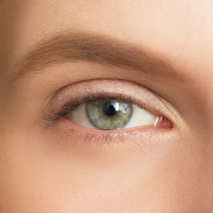 Основните техники за грим за малки очи