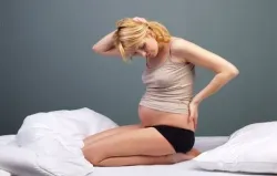 Fájó tailbone a terhesség alatt, mit kell tenni, ha a fájdalom - a klub anya
