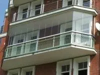 Какво е с френски балкон, снимка на извършените работи, примери на френски остъклен балкон,