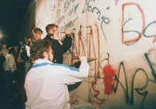 A leomlott a berlini fal