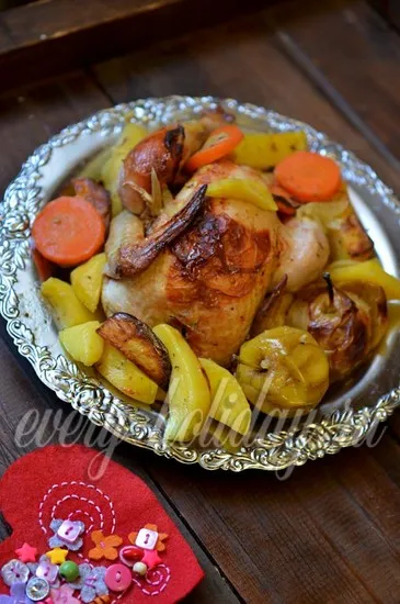 Пиле с ябълки и картофи на фурна - рецептата със снимка