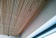 Дървен таван багажник дърво, снимка Hunter Douglas, висящи в къщата Luxalon, със собствените си ръце