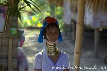 A falu hosszú nyakú nők Thaiföldön, napló nyugtalan
