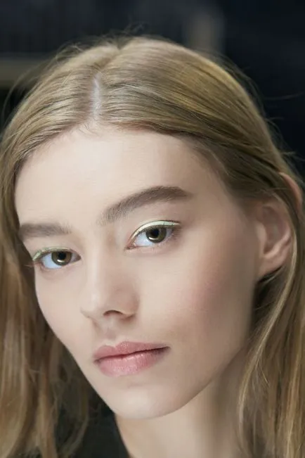 Dior pasztell szemmel próbálja egy felső nyíl, szépség bennfentes