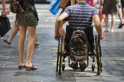 călătorie accesibil pentru persoanele cu handicap ca să se asigure