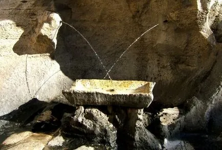 Fontana de Trevi din Roma cu istorie, fotografie și adresa