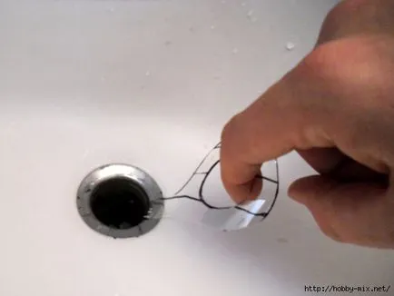 invenție ingenioasă pentru a curăța scurgerea de păr