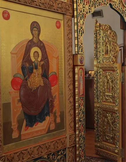 иконите в храма