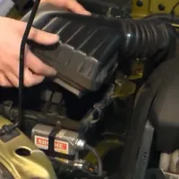 Cum pot schimba filtrul de aer Chevrolet Lanos