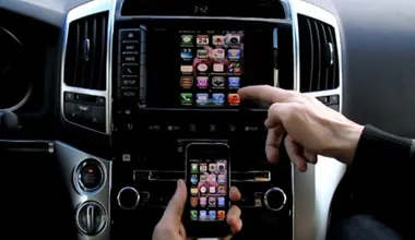 Cum să vă conectați iPhone-ul la manualul mașinii