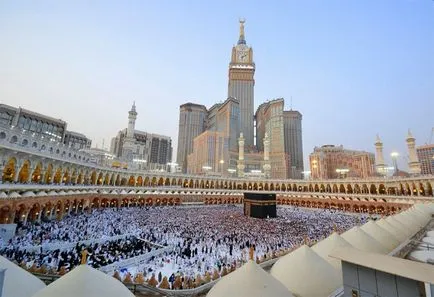 Защо мюсюлманите се опитват да му се поклонят в посока на Qibla