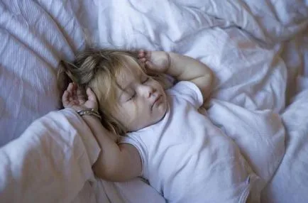 Hogyan, hogy a baba alszik több erős