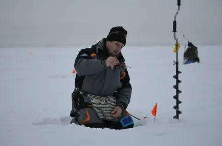 Как да направите свои собствени ръце у дома motylnitsu на коляното за зимен риболов