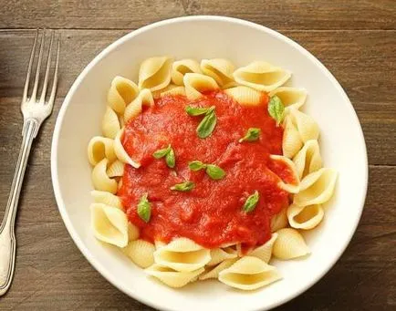 Cum sa faci un simplu sos de paste din pasta de tomate