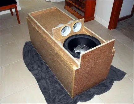 Ca și în mâinile lor pentru a face subwoofer-ul din resturi de materiale