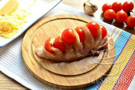 Пилешки гърди с чери домати и чесън - рецепта със снимки