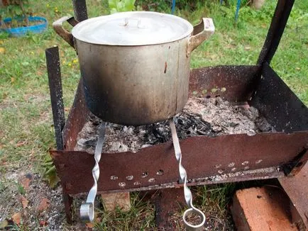 Mini smokehouse a kezüket