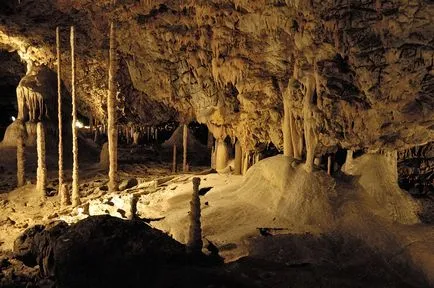 Moravia Karst cum să obțineți monumente naturale, locuitorii, rute