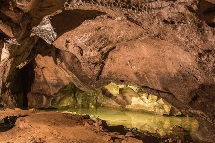 Moravia Karst cum să obțineți monumente naturale, locuitorii, rute