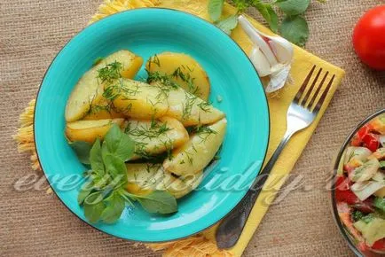 Fiatal burgonyát a lyukba a sütőben recept egy fotó