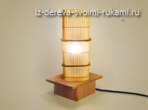 Lampa de podea din bambus cu propriile sale mâini