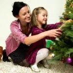 Karácsonyi íj egy karácsonyfa a szalagról, a mester osztály