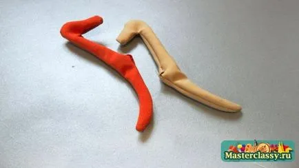 Коледна играчка змия с ръцете си