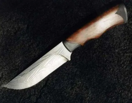 Tecii de cuțitul cu mâinile în lemn
