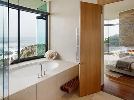 Az ablak a fürdőszobában, illetve a szükséges luxus