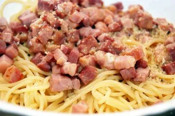 Паста карбонара - спагети с бекон и яйца сос