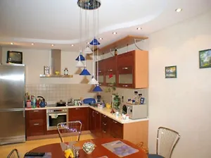 Felfüggesztett gipszkarton mennyezet a konyhában tervezési minták és képek
