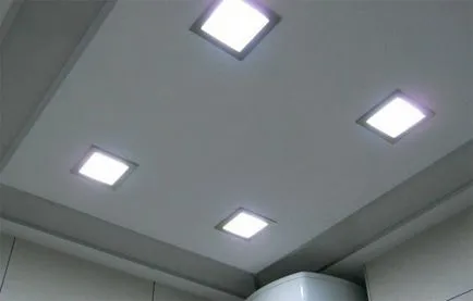 Mennyezeti lámpatestek a fürdőszobába, hogy hogyan lehet a mennyezeti világítás, fotó és videó példák
