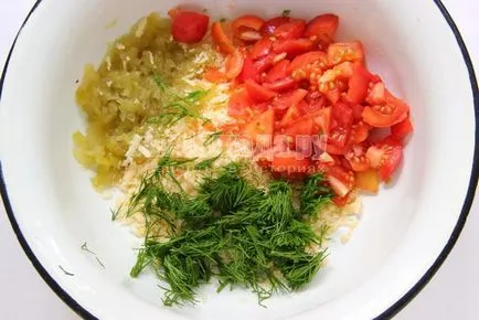 Салата (сирене, яйца, сушени сини сливи, пресни домати, кисели краставици) - рецепта със снимки, всички ястия