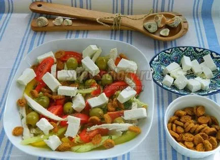 salata greceasca cu pui