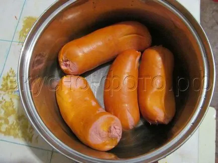 Колбаси запечени с кашкавал, вкусна снимка