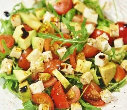 Avokádó saláta paradicsommal és sajttal - egy lépésről lépésre recept fotók
