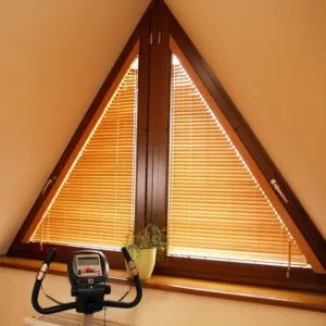 Завеси за триъгълен прозорец на тавана - как да шият и изготвя