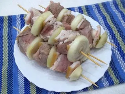 Shish kebab nyárson a sütőbe sertéshús - recept fotókkal