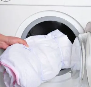 Se spală perdele ca un filament pentru a spăla perdele cu ochet în mașina de spălat