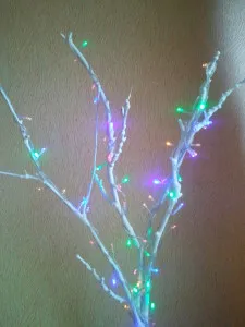 copac cu LED-uri cu mâinile, viața strălucitoare!