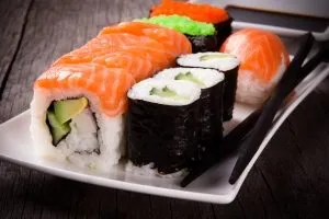 Sushi - hogyan nem mérgezik a népszerű étel, és hogy lehetséges-e, hogy lefogy a Rollo