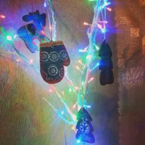 copac cu LED-uri cu mâinile, viața strălucitoare!