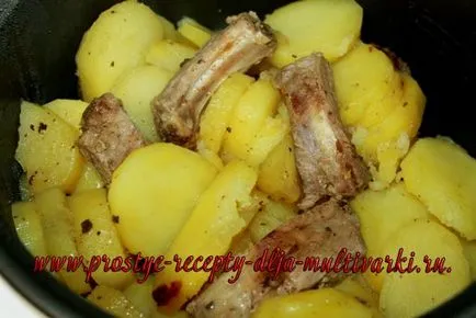 Свински ребра с картофи в соев сос в multivarka