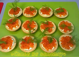 Tartlets с червен хайвер