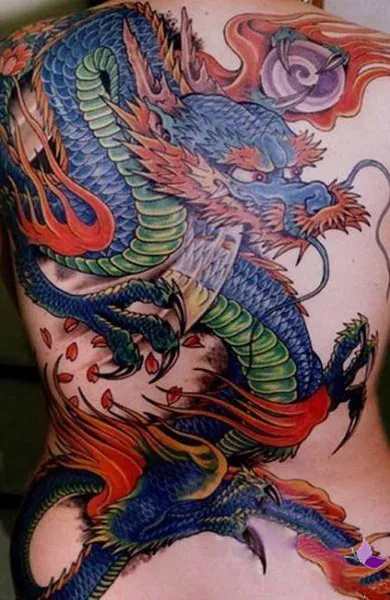 Kínai sárkány Tattoo - érték, vázlatok és fényképek